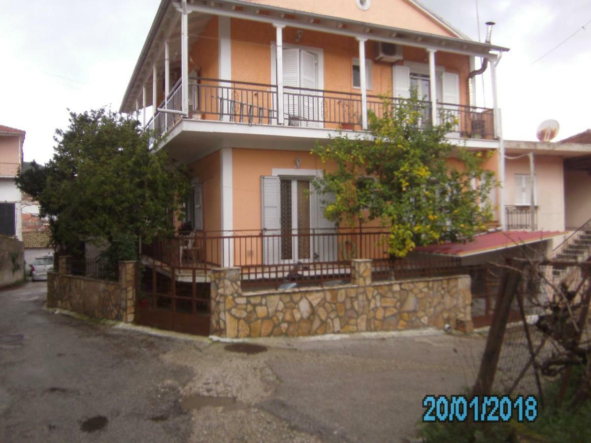 George'S House Apartment Agios Matthaios  Exterior photo