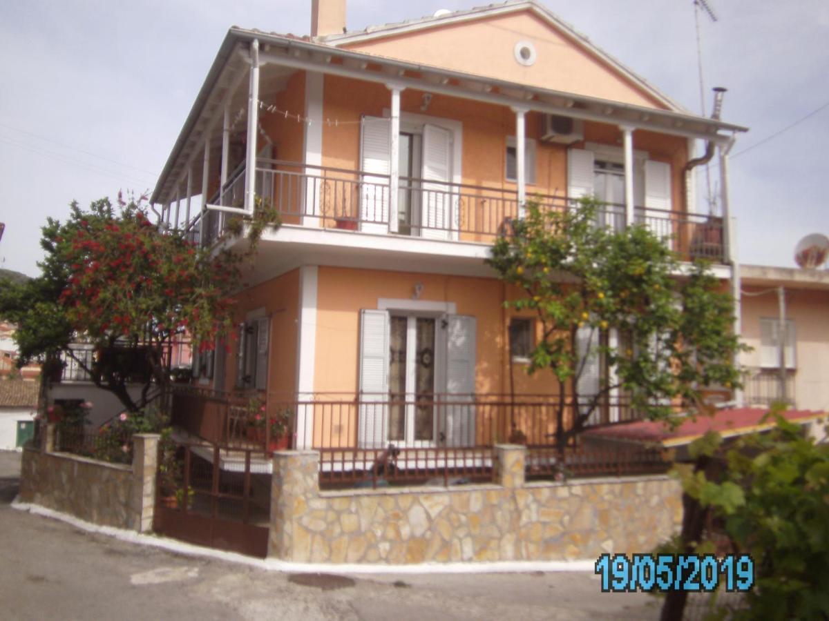 George'S House Apartment Agios Matthaios  Exterior photo